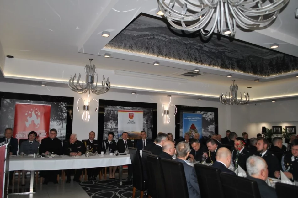 Strażacki opłatek dla funkcjonariuszy PSP i druhów OSP - zdjęcie 6