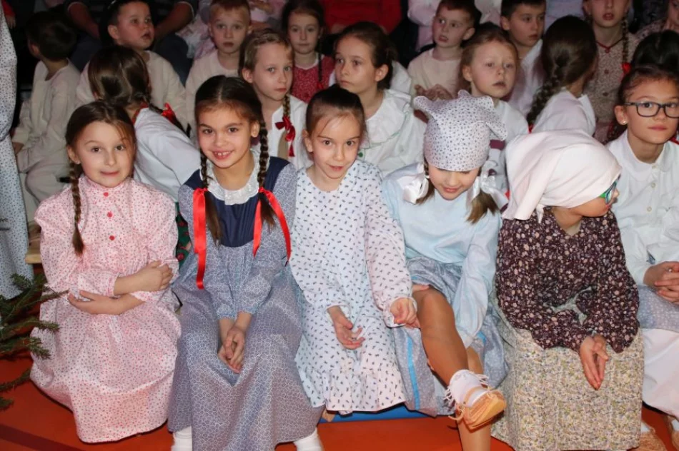 20 lat dziecięcego zespołu kultywującego lokalny folklor - zdjęcie 4