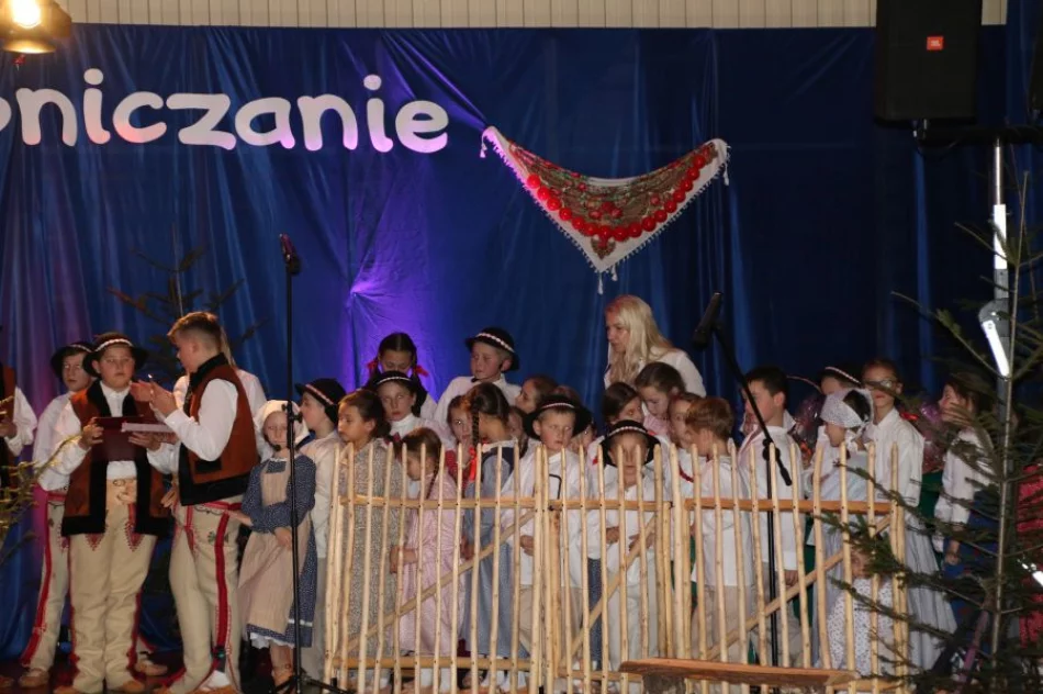 20 lat dziecięcego zespołu kultywującego lokalny folklor - zdjęcie 8