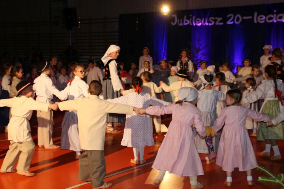 20 lat dziecięcego zespołu kultywującego lokalny folklor - zdjęcie 11