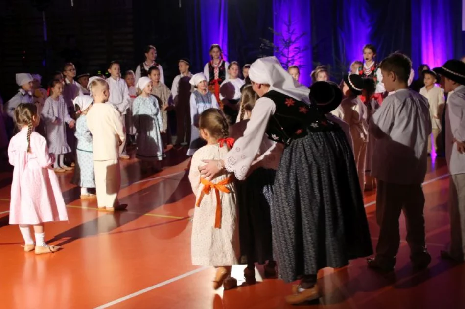 20 lat dziecięcego zespołu kultywującego lokalny folklor - zdjęcie 12