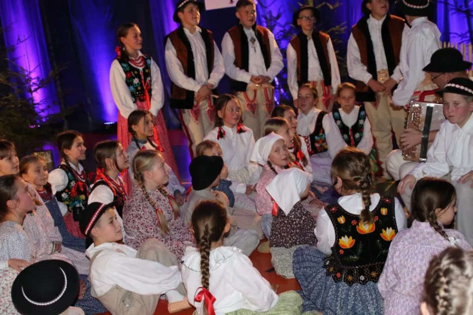 20 lat dziecięcego zespołu kultywującego lokalny folklor - zdjęcie 16