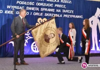 Szkoła ma nowy sztandar - zdjęcie główne