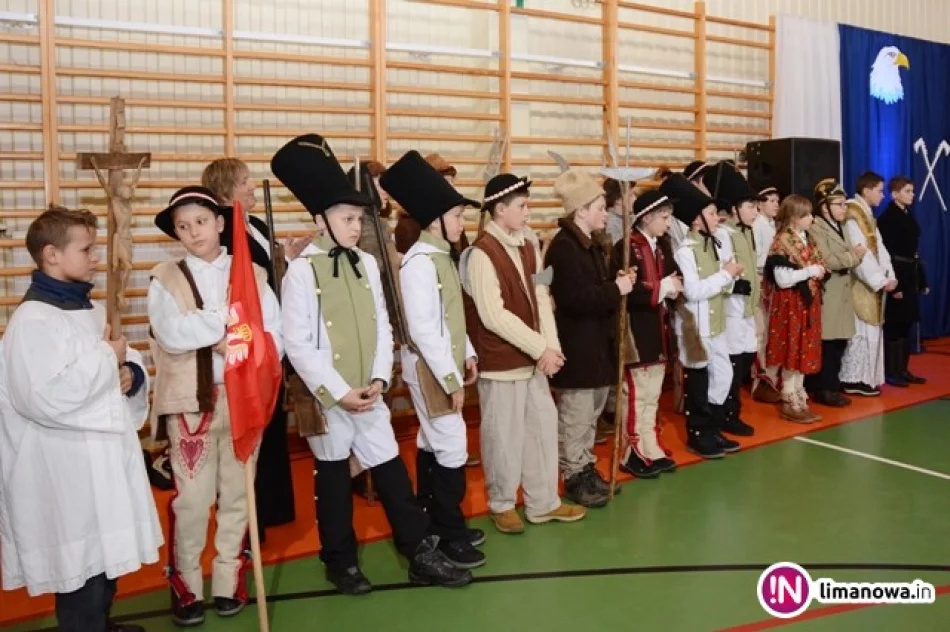 Szkoła ma nowy sztandar - zdjęcie 4