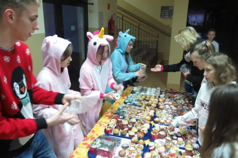 SP Nr 1 w Starej Wsi „RAZEM NA ŚWIĘTA” z Kubusiem Dąbrowskim - zdjęcie 7