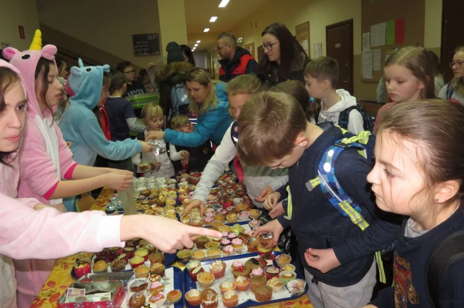 SP Nr 1 w Starej Wsi „RAZEM NA ŚWIĘTA” z Kubusiem Dąbrowskim - zdjęcie 8