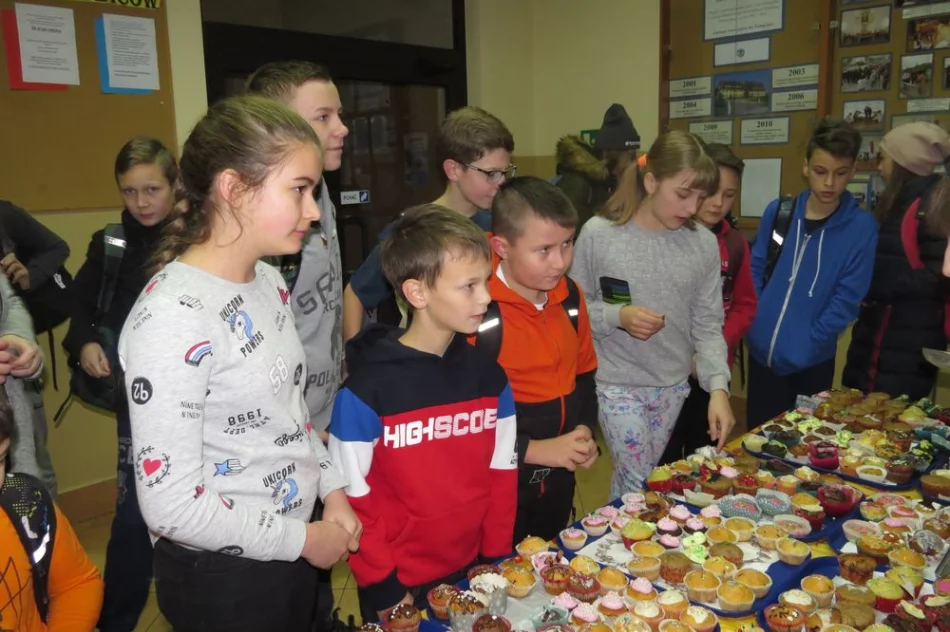 SP Nr 1 w Starej Wsi „RAZEM NA ŚWIĘTA” z Kubusiem Dąbrowskim - zdjęcie 9