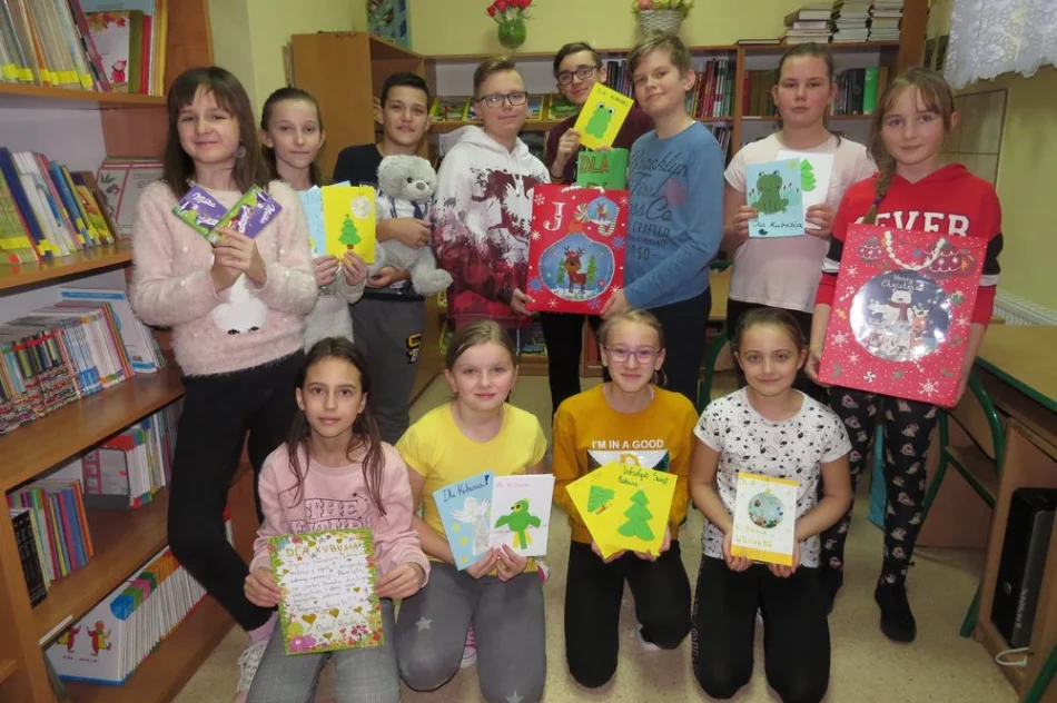 SP Nr 1 w Starej Wsi „RAZEM NA ŚWIĘTA” z Kubusiem Dąbrowskim - zdjęcie 17