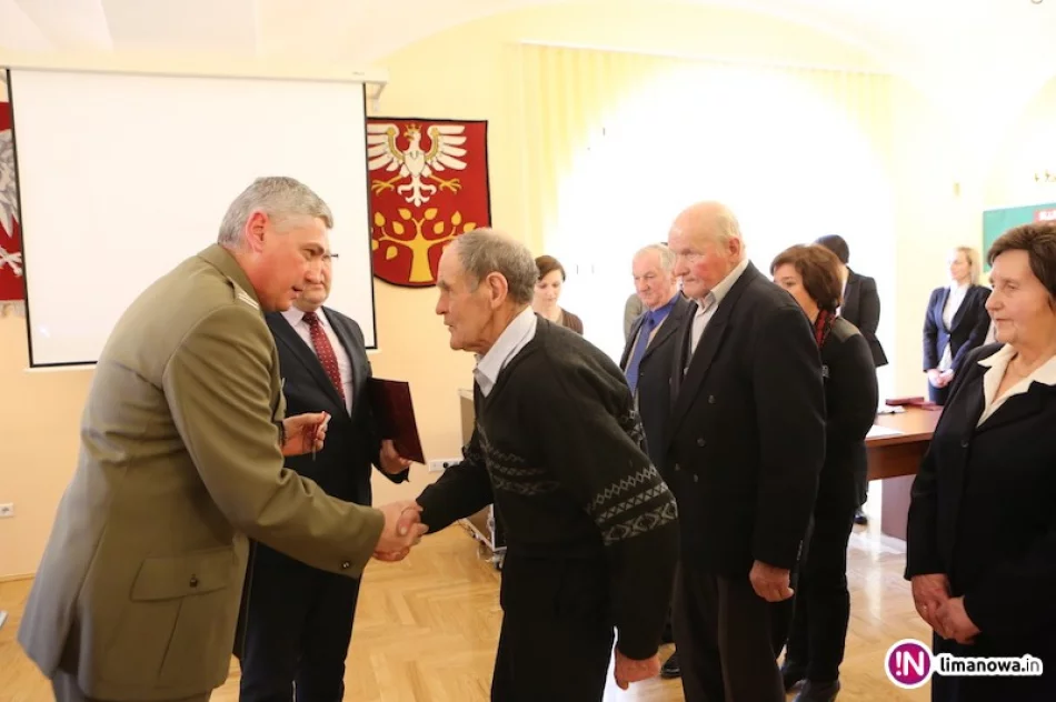 Rodzice żołnierzy wyróżnieni medalami - zdjęcie 2