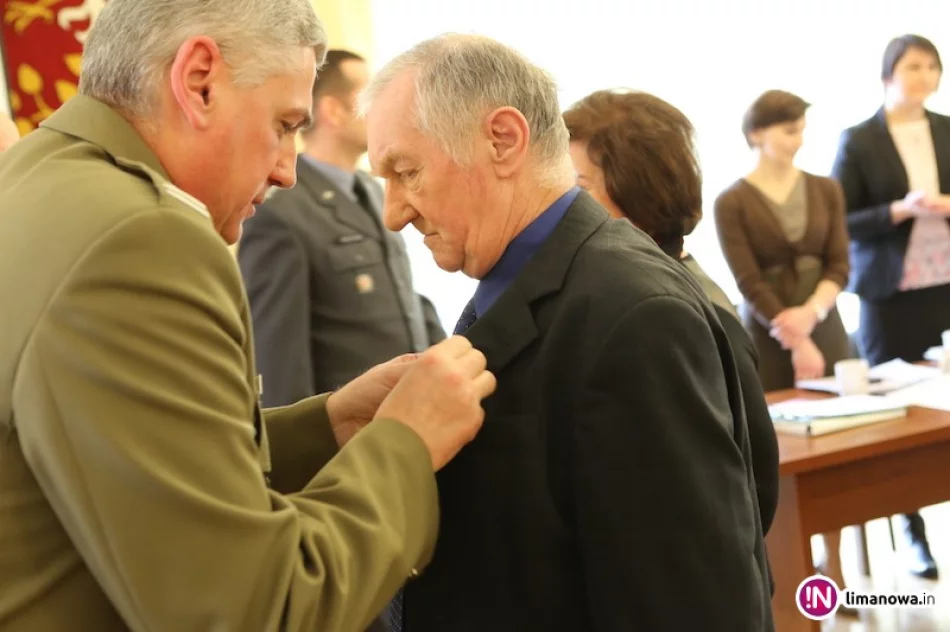 Rodzice żołnierzy wyróżnieni medalami - zdjęcie 4