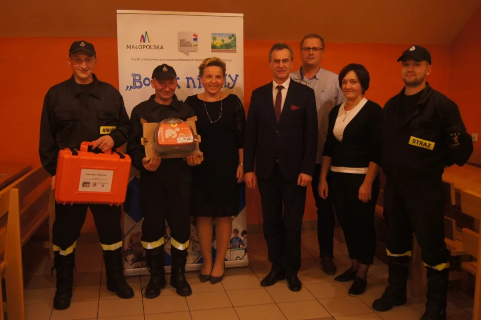LGD przekazało 8 defibrylatorów ratujących życie! - zdjęcie 2