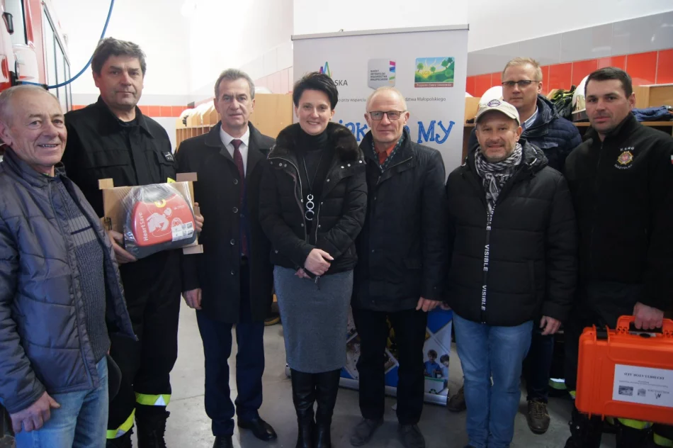 LGD przekazało 8 defibrylatorów ratujących życie! - zdjęcie 3