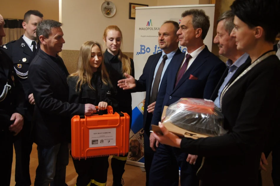 LGD przekazało 8 defibrylatorów ratujących życie! - zdjęcie 11