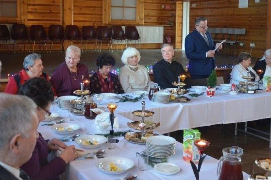 Wigilijne spotkanie dla samotnych seniorów - zdjęcie 6