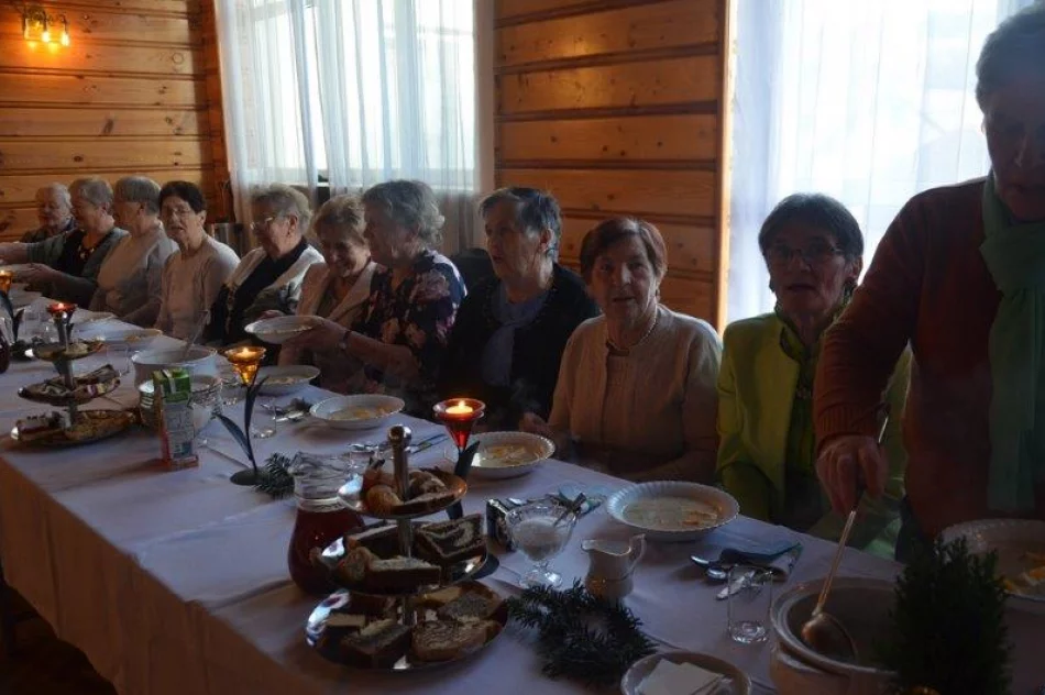 Wigilijne spotkanie dla samotnych seniorów - zdjęcie 19