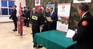Uroczystość ślubowania oraz wręczenia zaświadczeń strażakom po ukończonym kursie podstawowym - zdjęcie 2