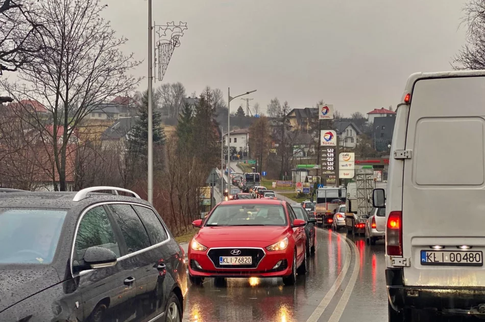 Przedświąteczny ruch na ulicach miasta = korek - zdjęcie 4