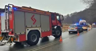 Trzy osoby, w tym dziecko - trafiły do szpitala po dachowaniu samochodu - zdjęcie 2
