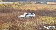 Trzy osoby, w tym dziecko - trafiły do szpitala po dachowaniu samochodu - zdjęcie 3