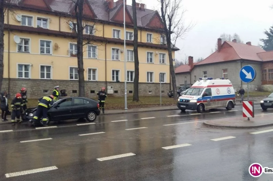 Zderzenie dwóch aut na DK 28 - zdjęcie 3