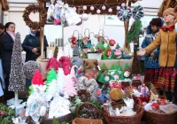 Świąteczny klimat podczas I Powiatowego Kiermaszu Bożonarodzeniowego - zdjęcie główne