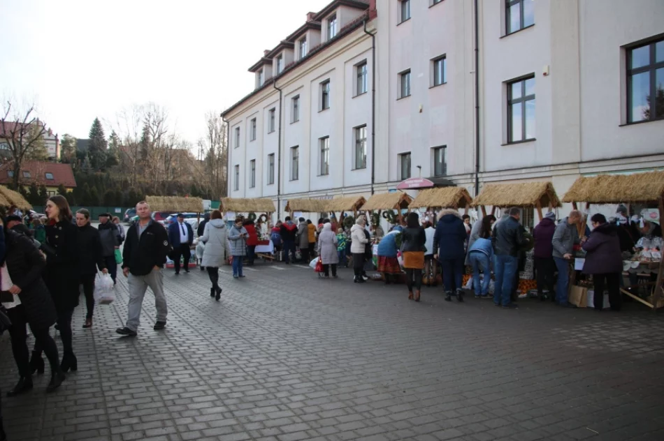 Świąteczny klimat podczas I Powiatowego Kiermaszu Bożonarodzeniowego - zdjęcie 7