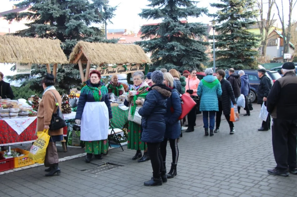 Świąteczny klimat podczas I Powiatowego Kiermaszu Bożonarodzeniowego - zdjęcie 20