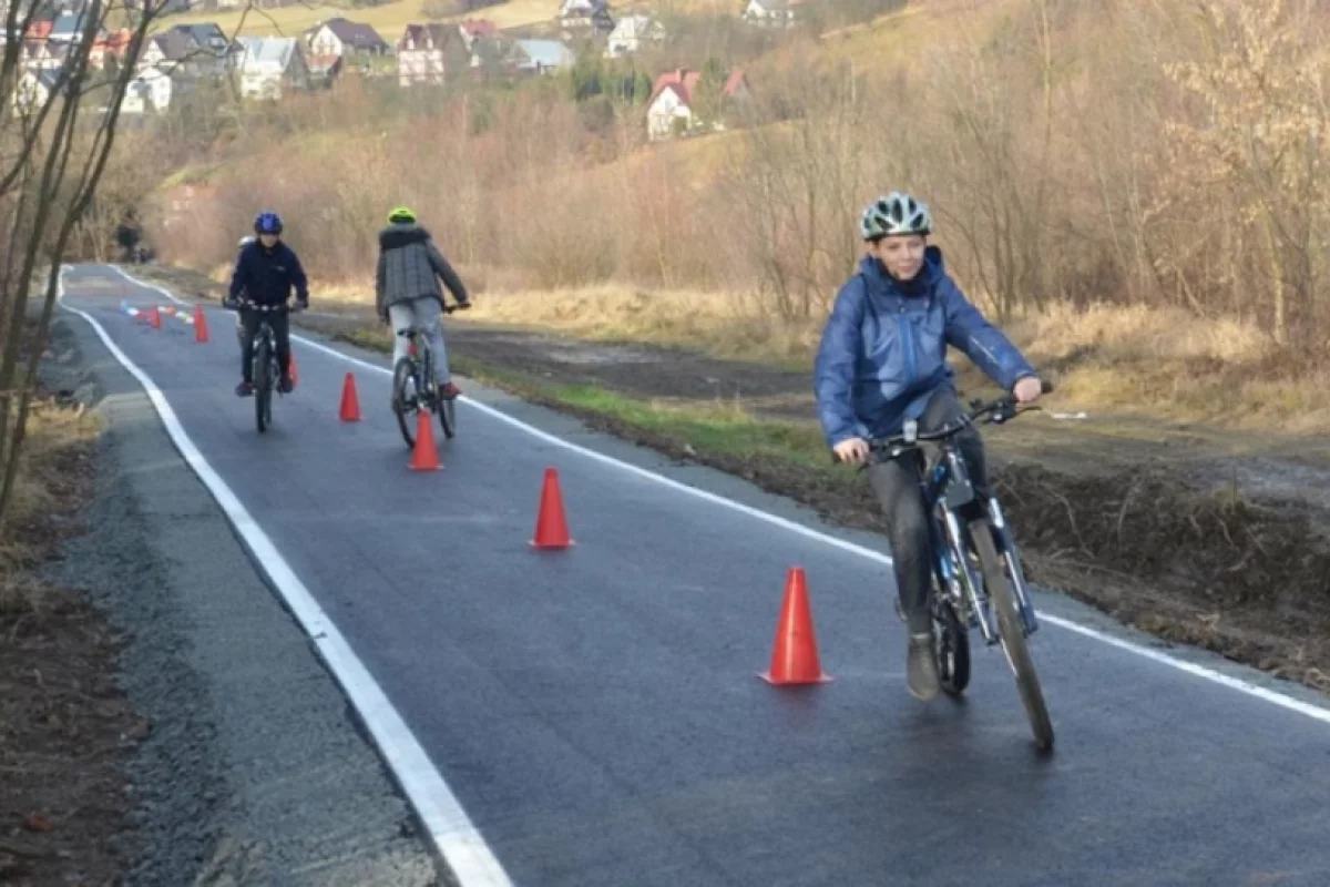 Uczniowie przetestowali nową ścieżkę rowerową