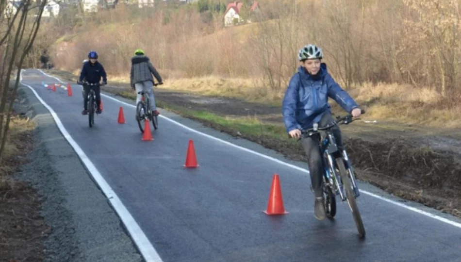 Uczniowie przetestowali nową ścieżkę rowerową - zdjęcie 1