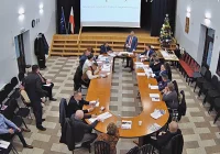 Nerwowa atmosfera i burzliwa kłótnia na sesji  - zdjęcie główne