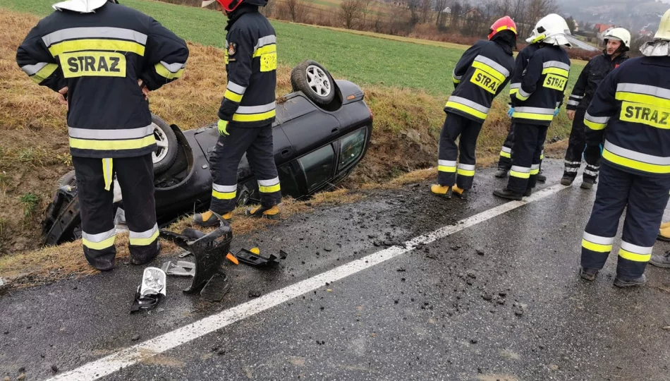 Dachowanie i kolizja na DK 28 - zdjęcie 1