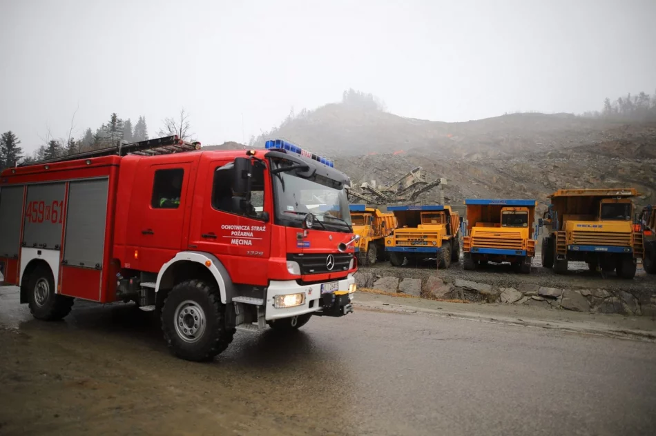 Strażacy na ratunek... kozie, która utknęła na skalnej półce - zdjęcie 5