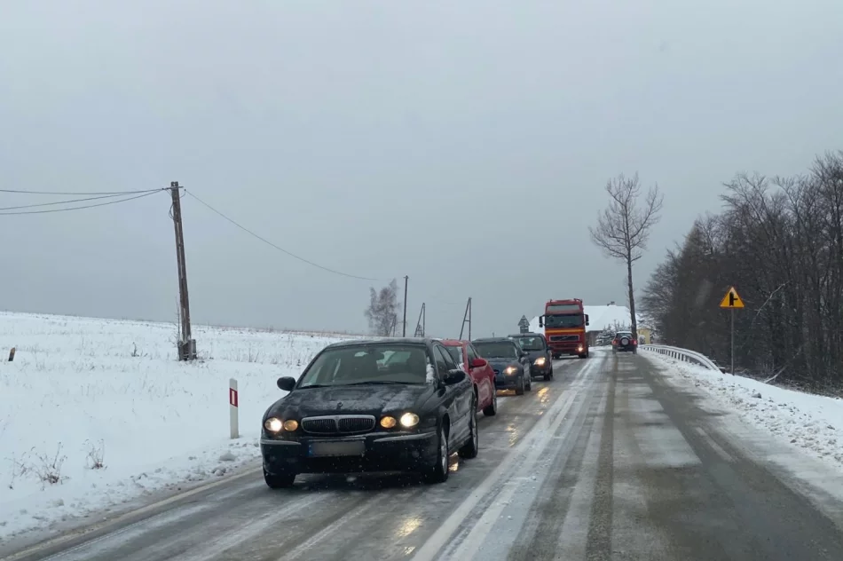Utrudnienia na DK 28 - trudne warunki drogowe - zdjęcie 2