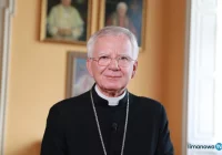 Bp Andrzej Jeż wśród hierarchów solidaryzujących się z abp Jędraszewskim - zdjęcie główne