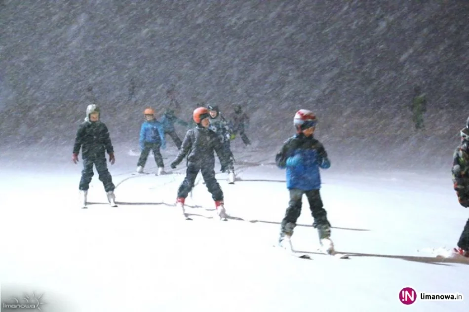 Małym narciarzom śnieżyca niestraszna - zdjęcie 2