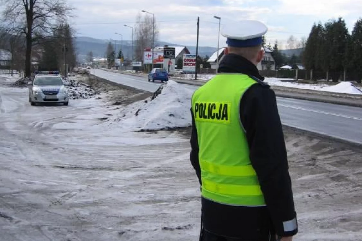 Działania małopolskich policjantów ruchu drogowego podczas wyjazdów sylwestrowych i noworocznych