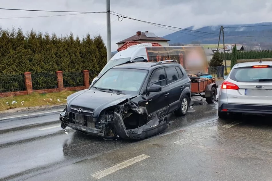 Zderzenie trzech pojazdów na drodze wojewódzkiej - zdjęcie 4