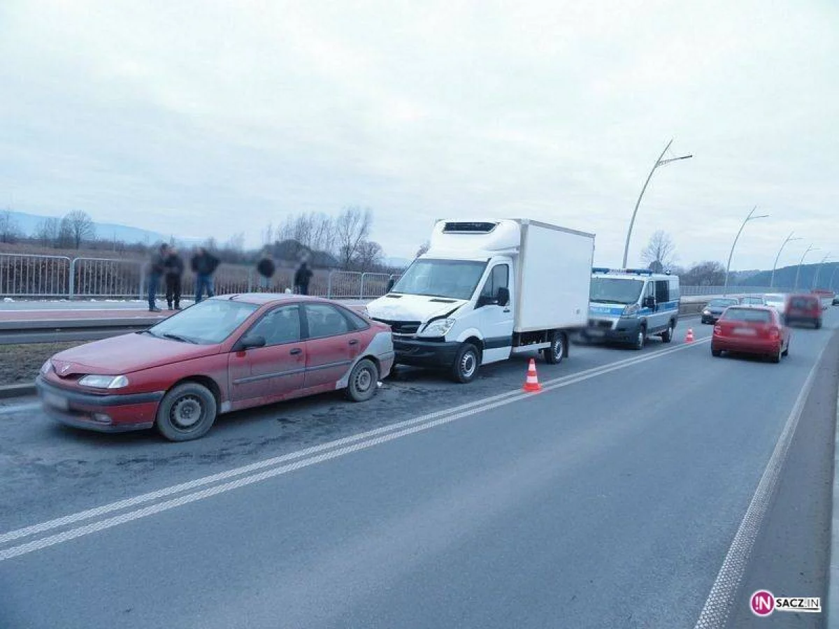 Zderzenie dwóch samochodów  na obwodnicy północnej