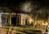 Pożar budynku gospodarczego - jedna osoba trafiła do szpitala (wideo) - zdjęcie główne