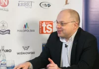 Z kaktusem na dłoni - zdjęcie główne