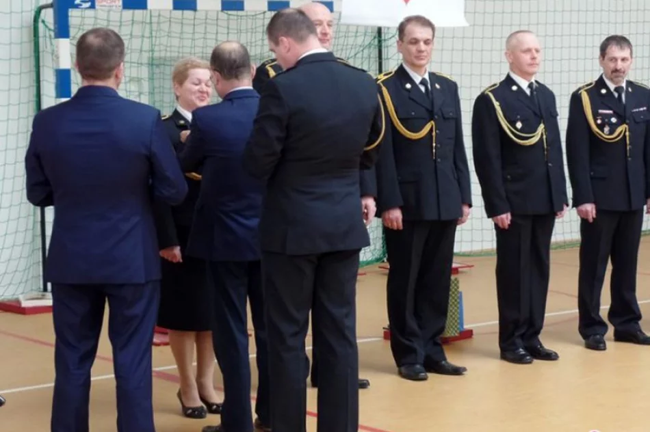 Starosta uhonorował strażaków - zdjęcie 4