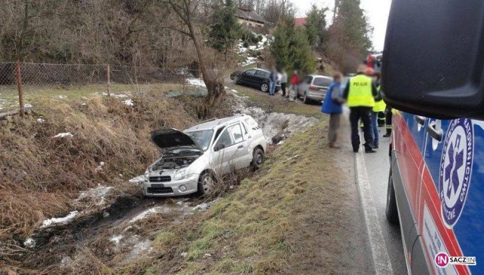 W Andrzejówce samochód osobowy wypadł z drogi - zdjęcie 1