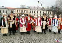 Blisko 1400 maturzystów stanęło do poloneza - zdjęcie główne