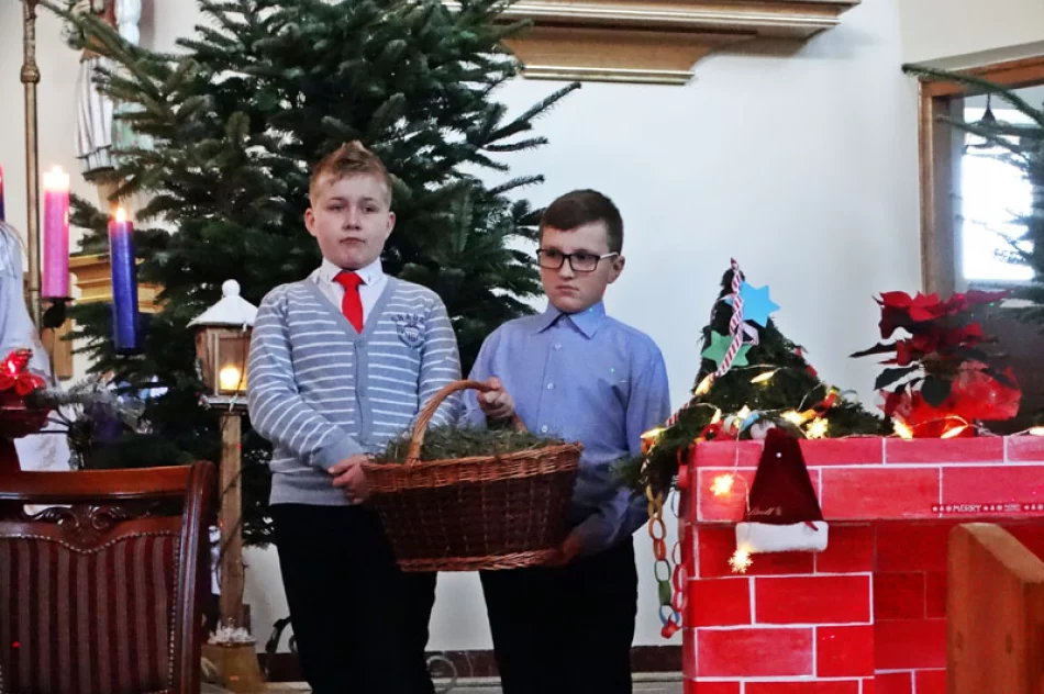Kolędowanie w SP nr 2 w Siekierczynie - zdjęcie 12