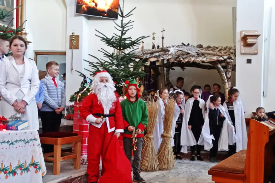 Kolędowanie w SP nr 2 w Siekierczynie - zdjęcie 13