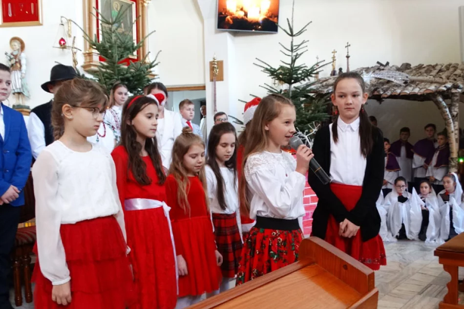Kolędowanie w SP nr 2 w Siekierczynie - zdjęcie 14