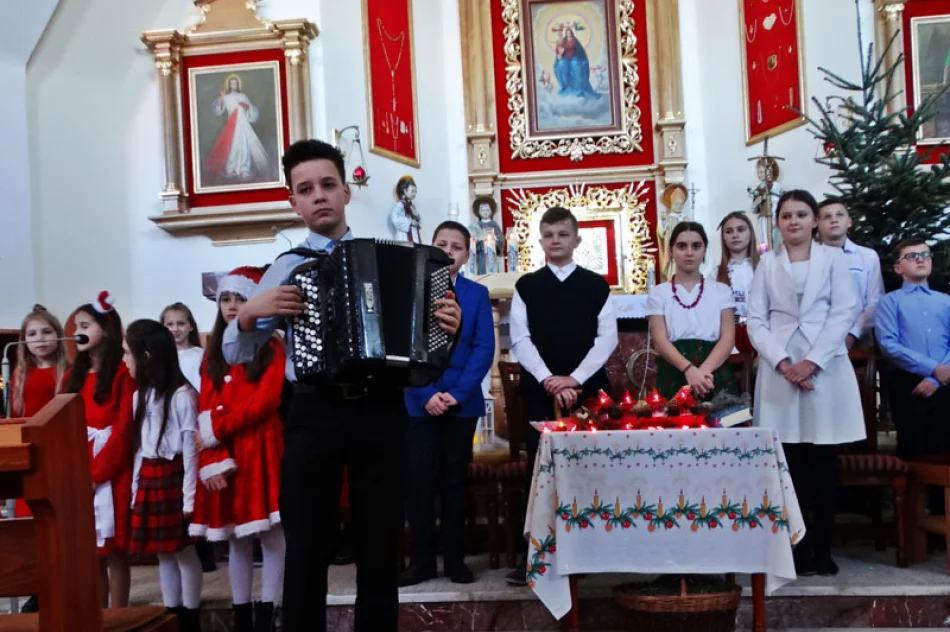 Kolędowanie w SP nr 2 w Siekierczynie - zdjęcie 15