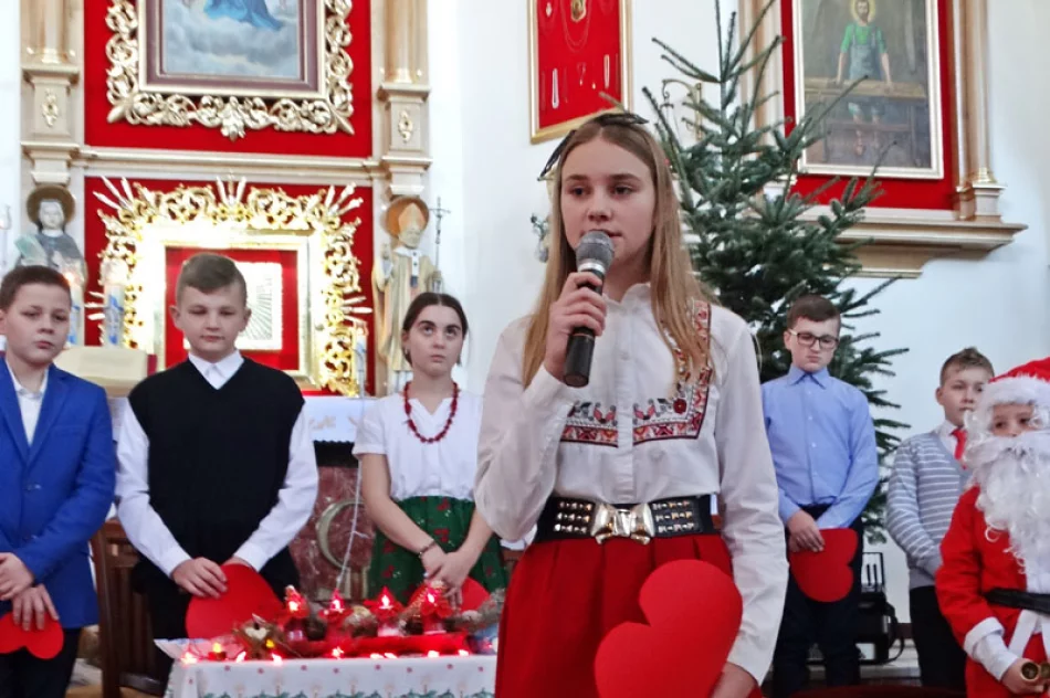 Kolędowanie w SP nr 2 w Siekierczynie - zdjęcie 16