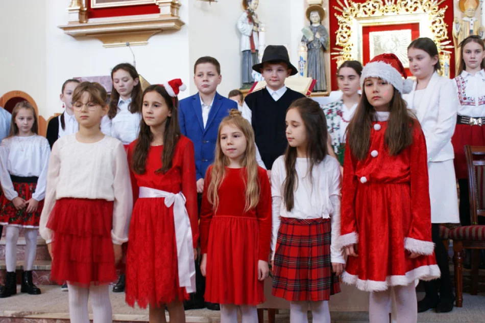 Kolędowanie w SP nr 2 w Siekierczynie - zdjęcie 17