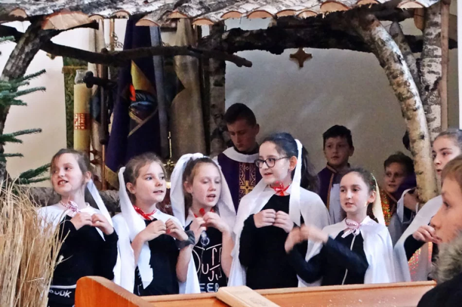 Kolędowanie w SP nr 2 w Siekierczynie - zdjęcie 18